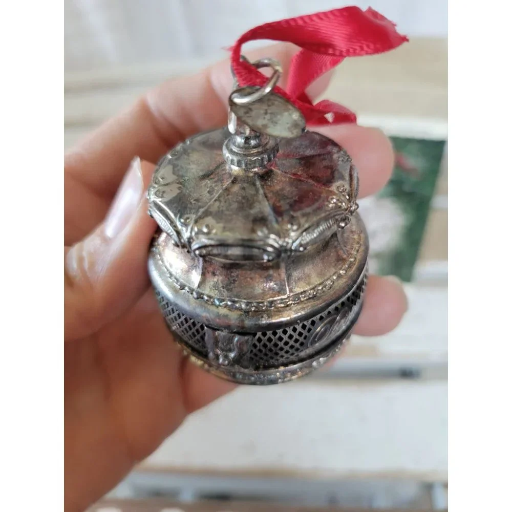 Hallmark silver stars Holly world‎ collection ornament as is